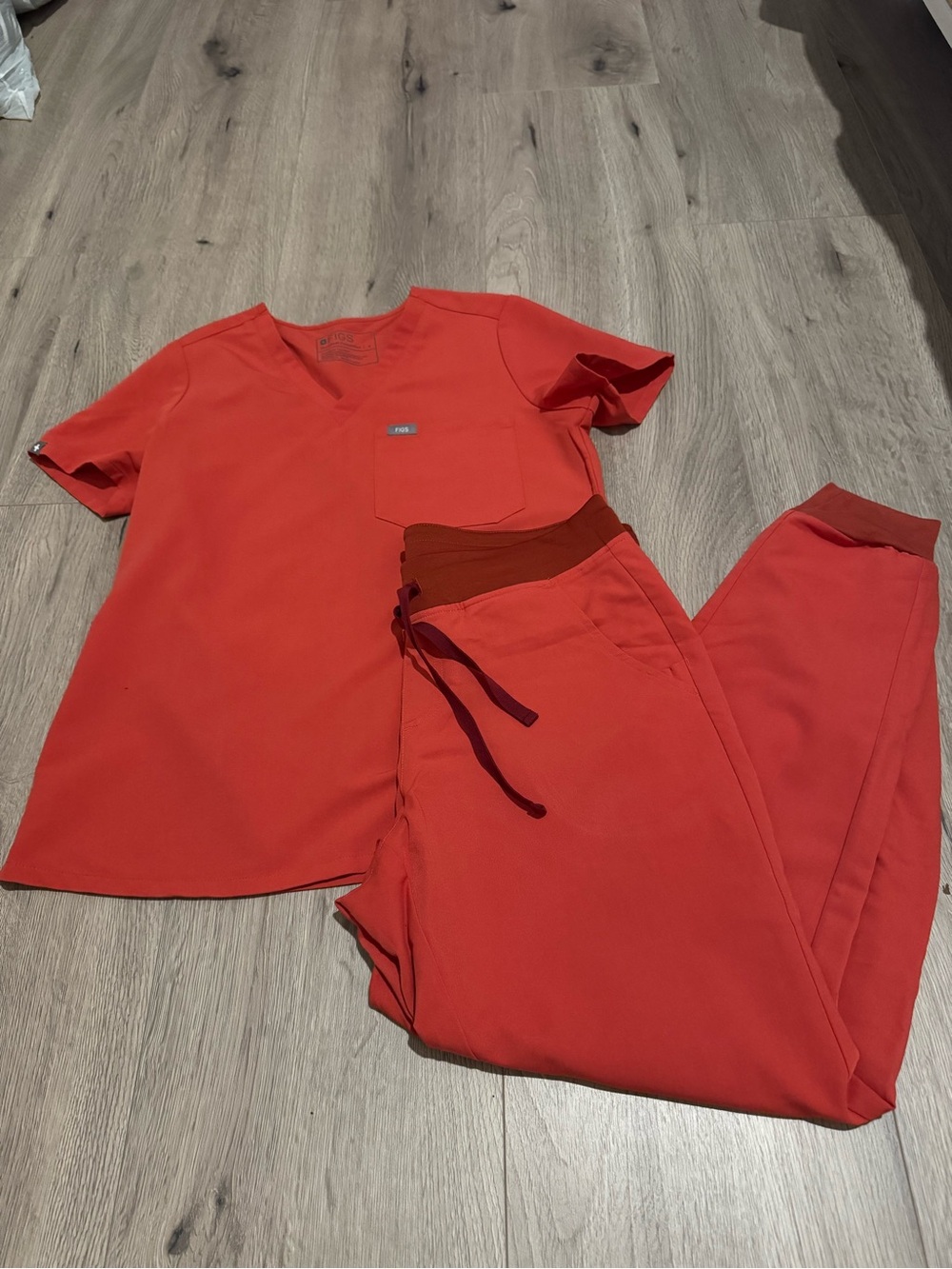 FIGS Auburn scrubs set